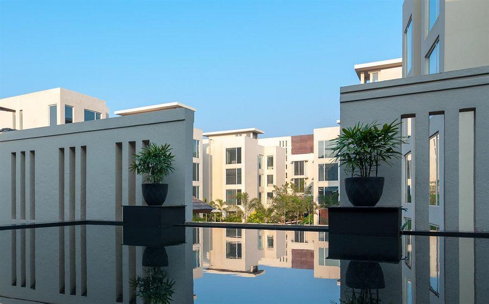 Hard Rock Hotel Goa Calangute Bagian luar foto Residential buildings in the community