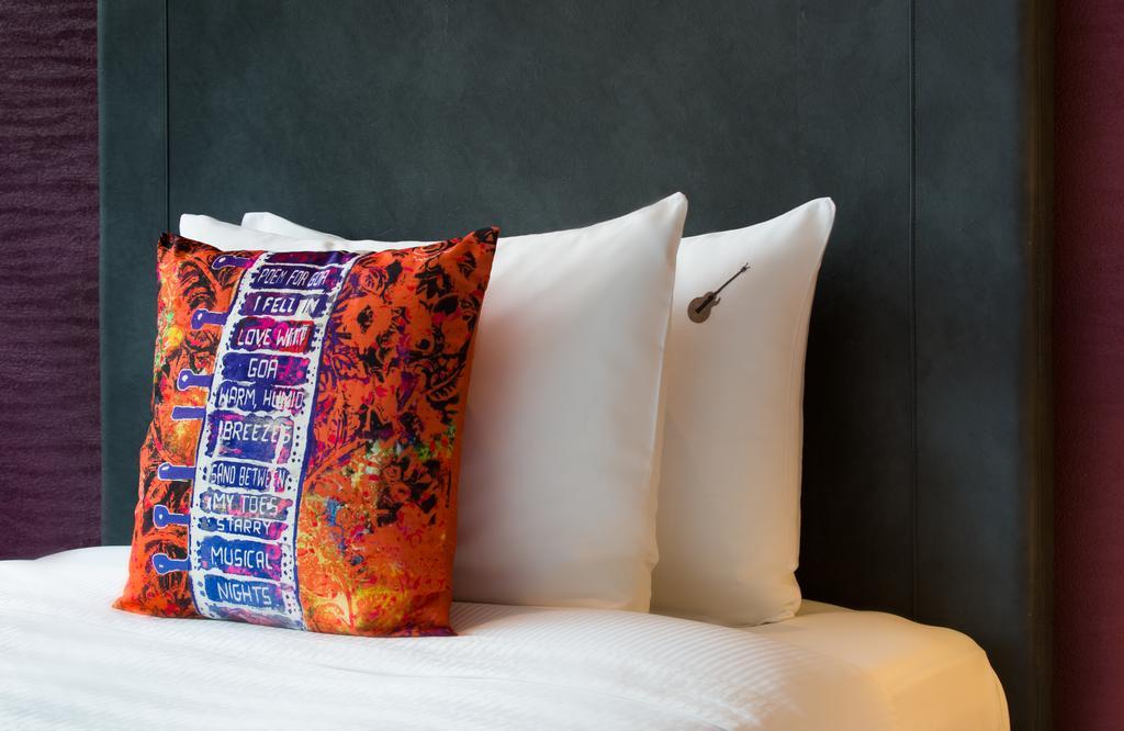 Hard Rock Hotel Goa Calangute Bagian luar foto Pillows