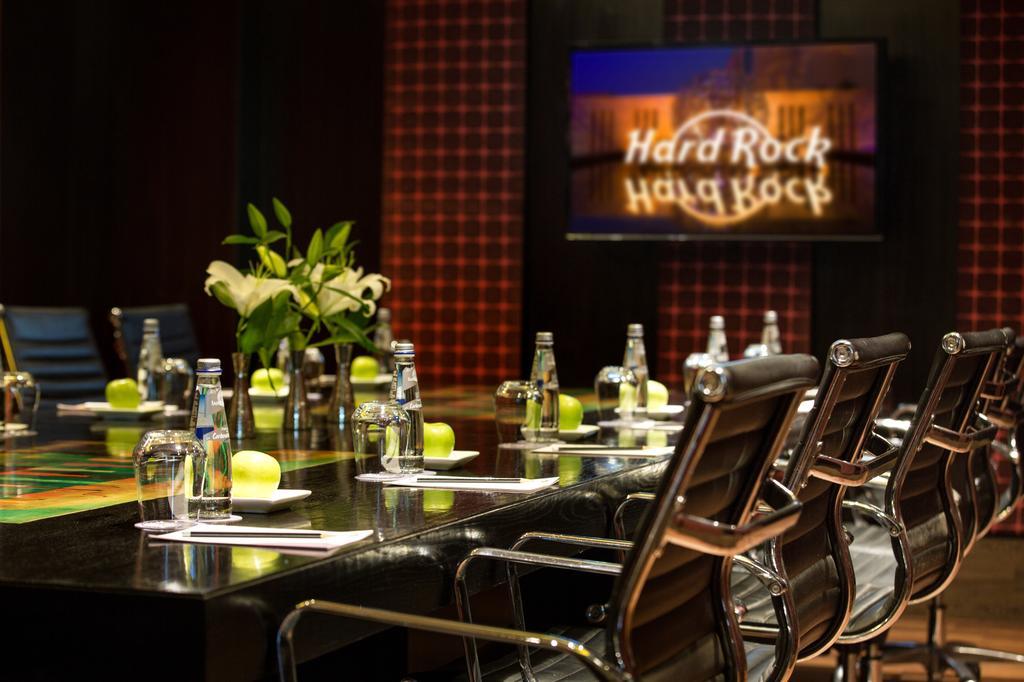 Hard Rock Hotel Goa Calangute Bagian luar foto The Rock Shop