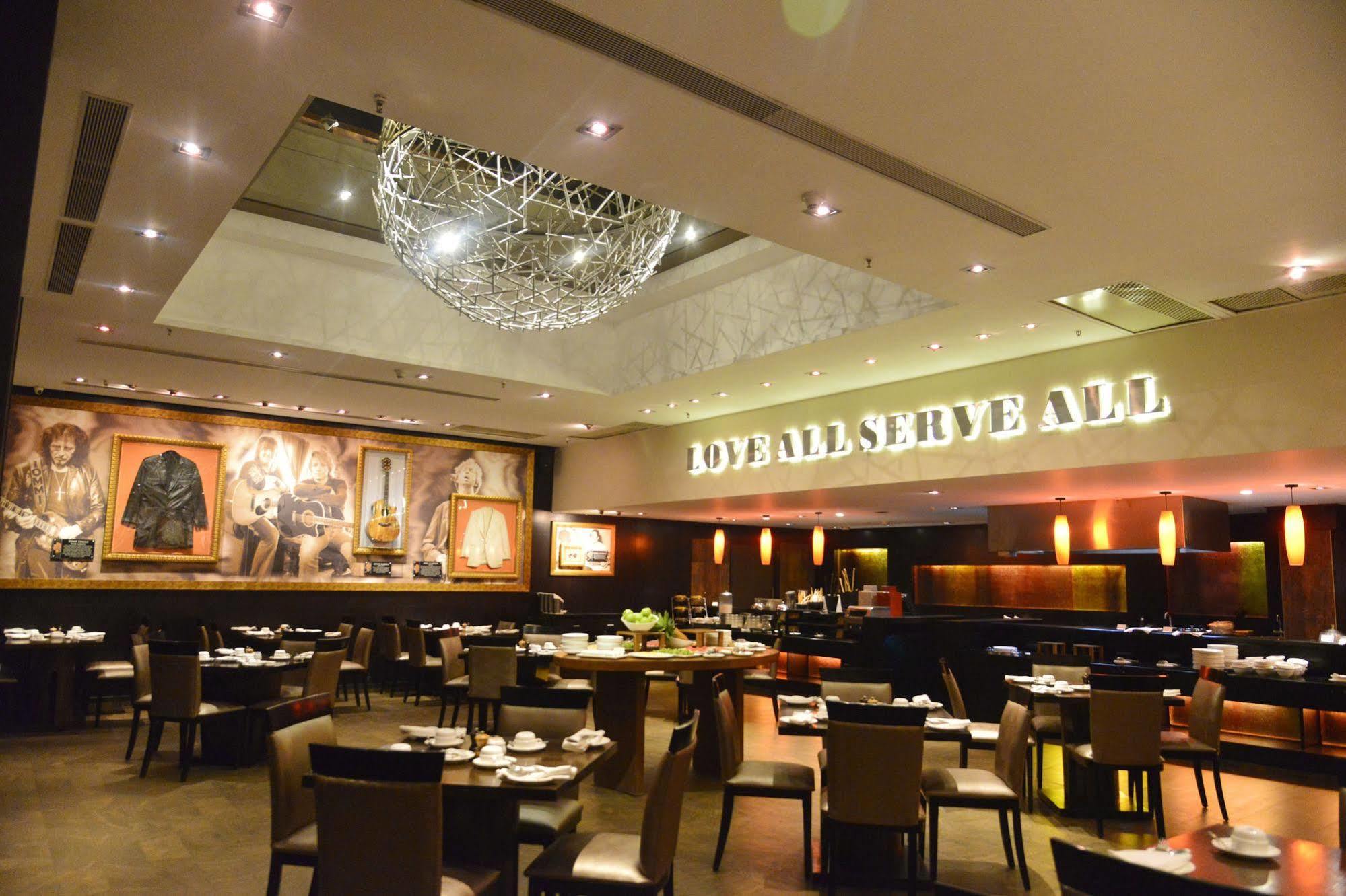 Hard Rock Hotel Goa Calangute Bagian luar foto Interior of the restaurant