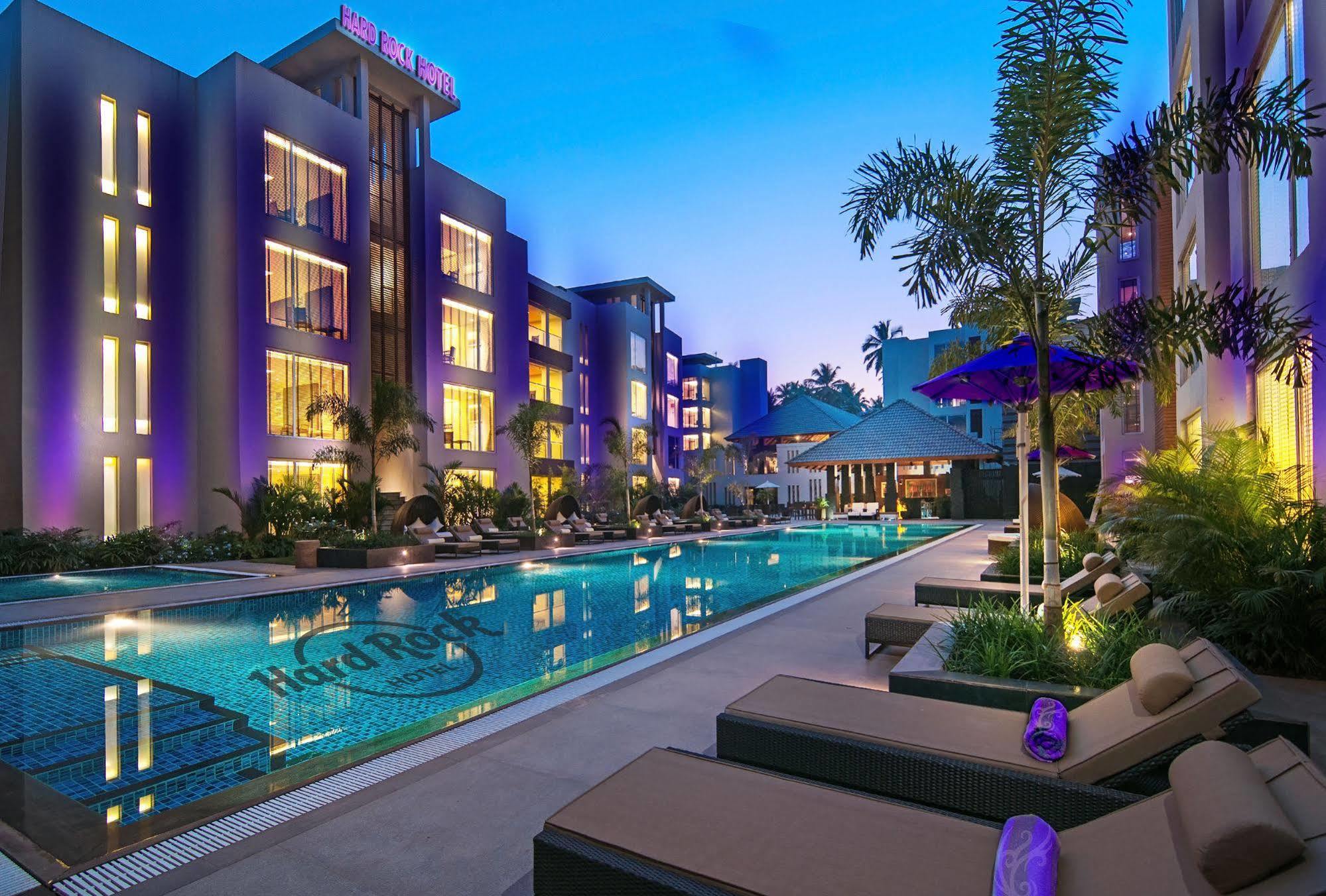 Hard Rock Hotel Goa Calangute Bagian luar foto The pool at the W Bangkok