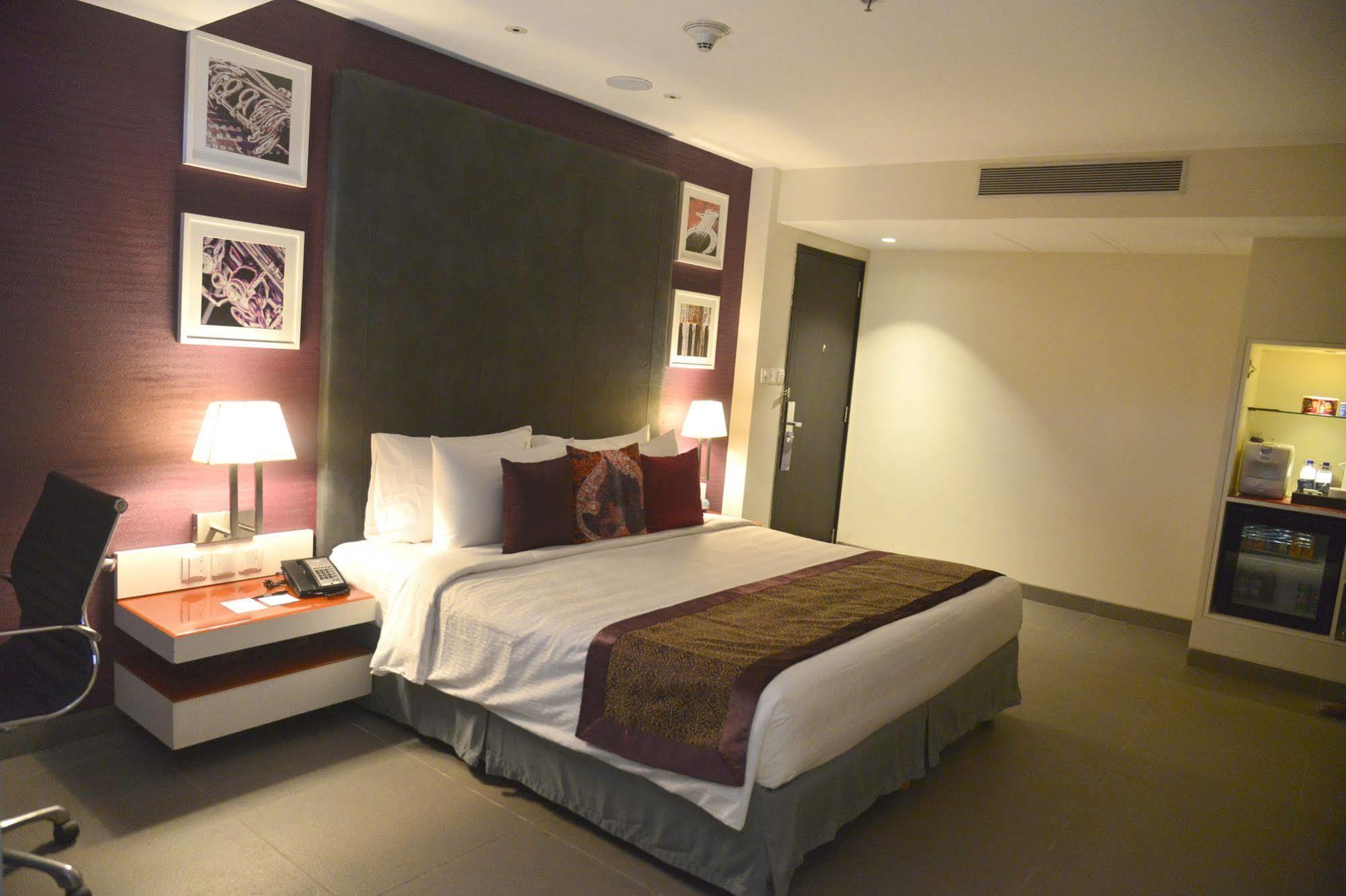 Hard Rock Hotel Goa Calangute Bagian luar foto A room at the hotel