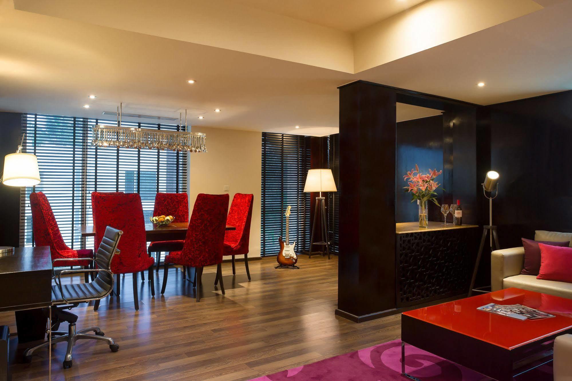 Hard Rock Hotel Goa Calangute Bagian luar foto A suite at the hotel