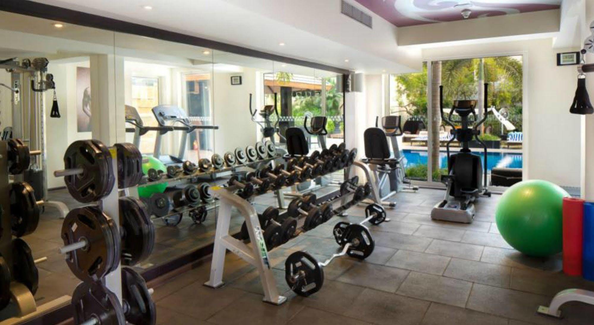 Hard Rock Hotel Goa Calangute Bagian luar foto The gym at the hotel
