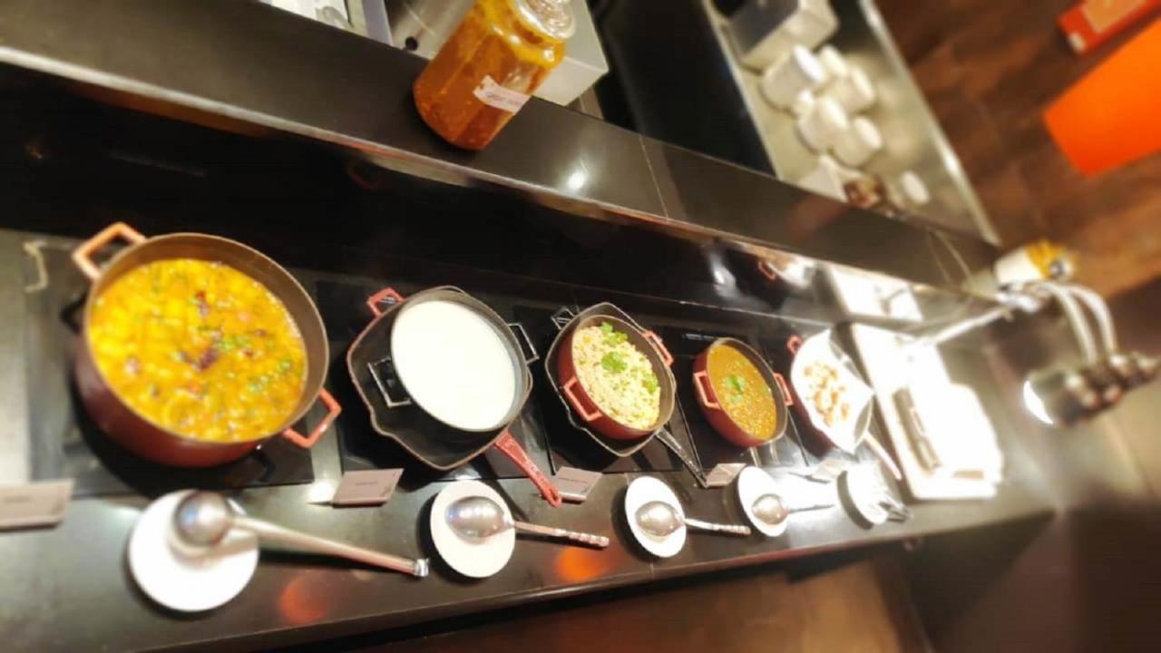Hard Rock Hotel Goa Calangute Bagian luar foto Indian cuisine